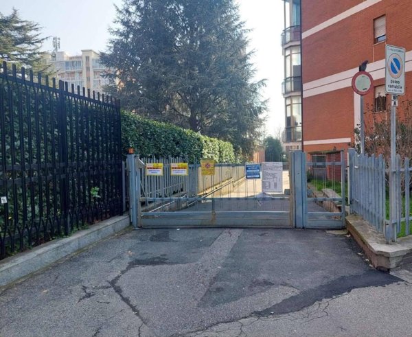 negozio in vendita a Torino in zona Pozzo Strada
