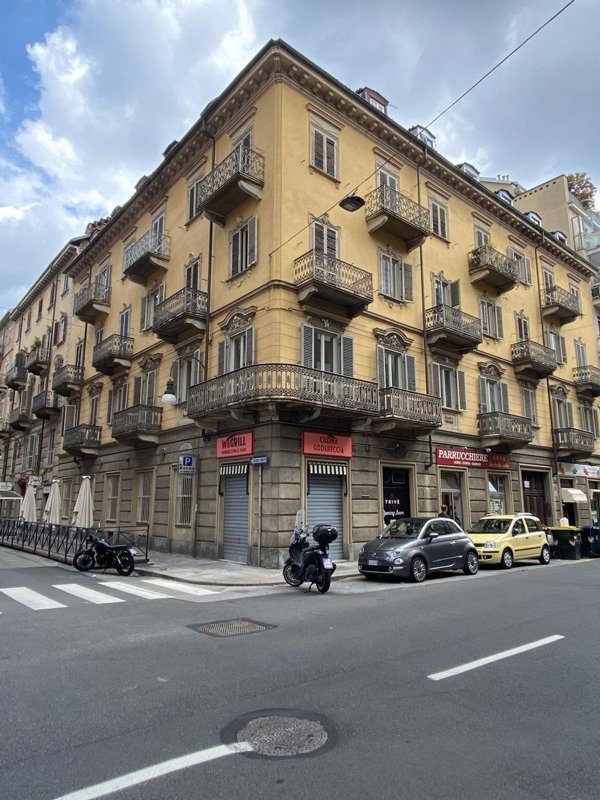 appartamento in vendita a Torino in zona Cit Turin