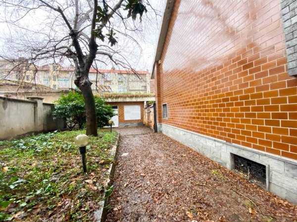 negozio in vendita a Torino in zona Aurora