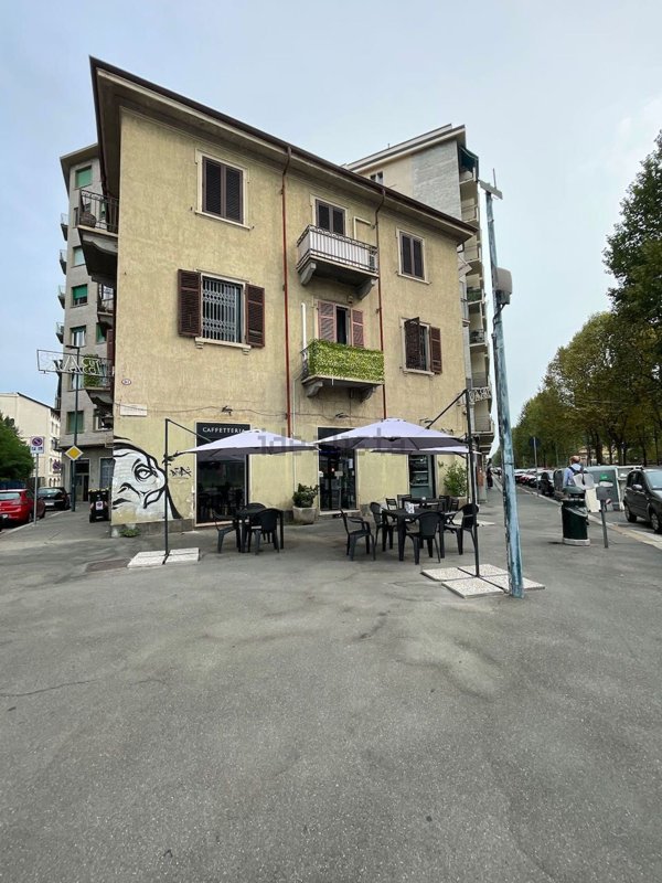 locale commerciale in vendita a Torino in zona San Donato