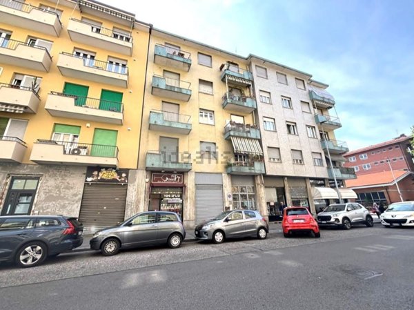 locale commerciale in vendita a Torino in zona Lucento