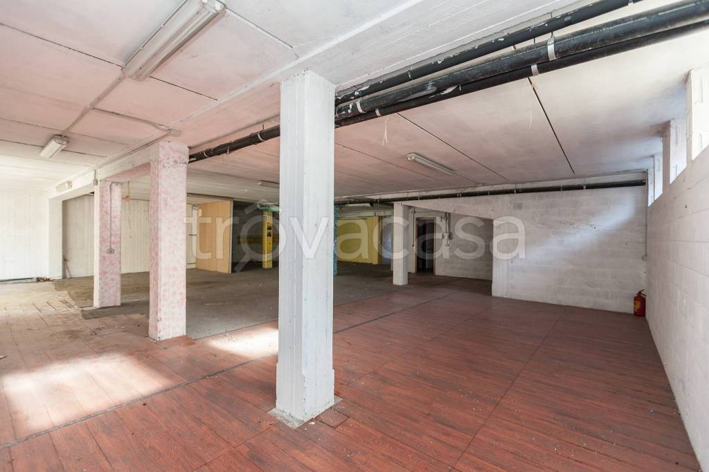 negozio in vendita a Torino in zona Madonna di Campagna