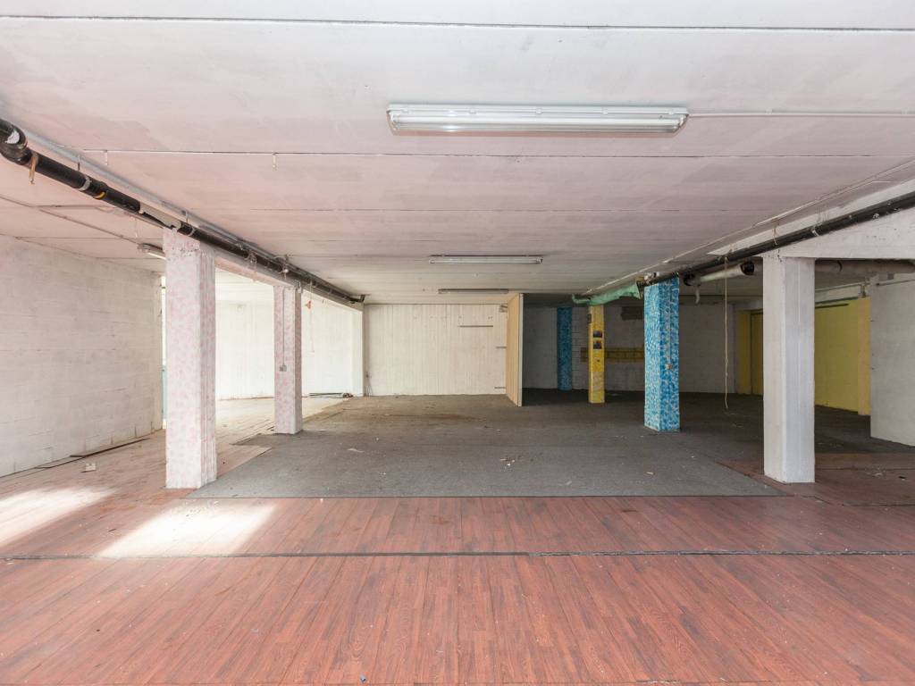 negozio in vendita a Torino in zona Lucento