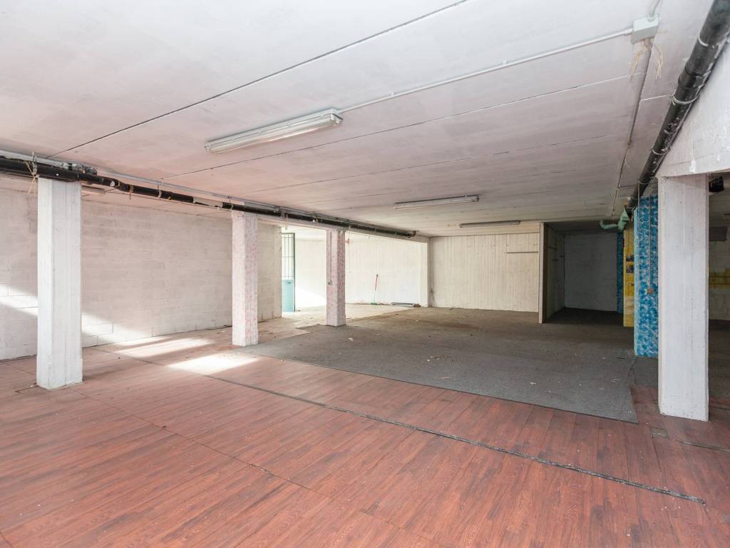 negozio in vendita a Torino in zona Lucento