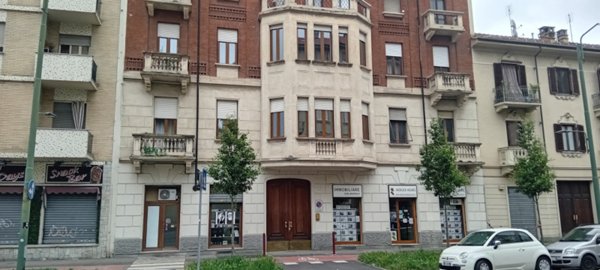 negozio in vendita a Torino in zona San Donato