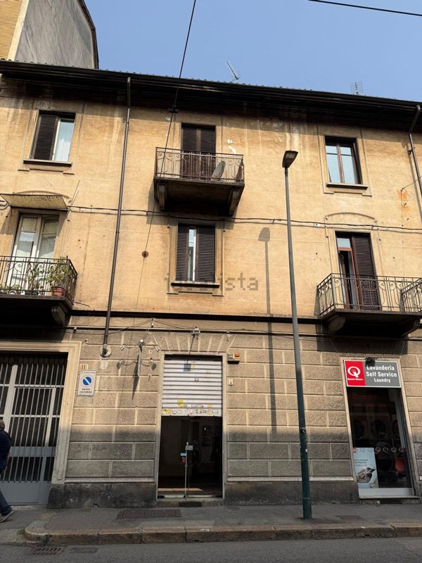 negozio in vendita a Torino in zona Borgata Vittoria