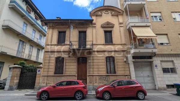 casa indipendente in vendita a Torino in zona Cenisia