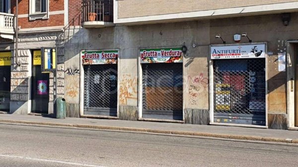 negozio in vendita a Torino in zona Madonna di Campagna