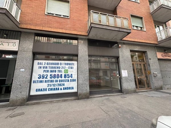 negozio in vendita a Torino in zona Mirafiori Nord