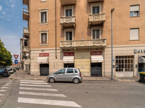 negozio in vendita a Torino in zona Lucento