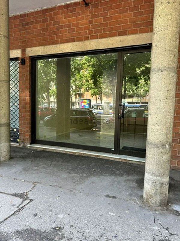 locale commerciale in vendita a Torino in zona Mirafiori Nord