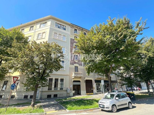 negozio in vendita a Torino in zona Rebaudengo