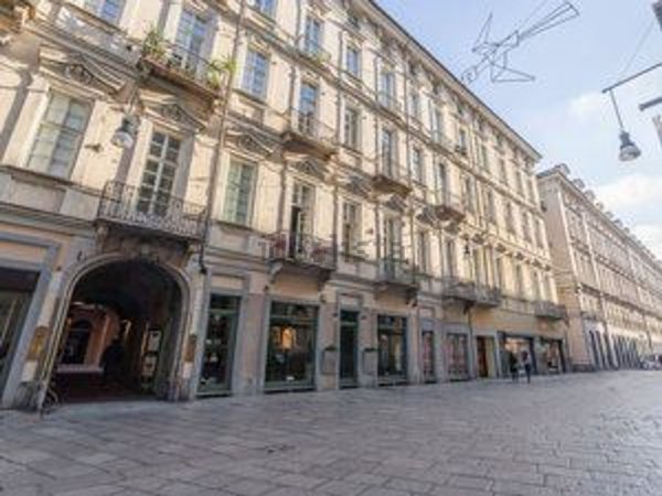 locale commerciale in vendita a Torino in zona Centro Storico