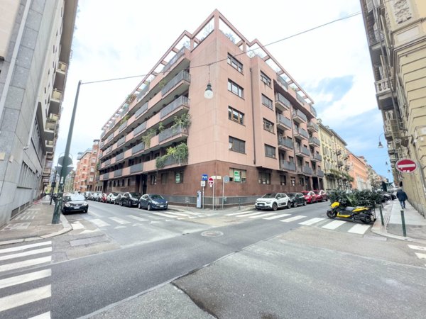 ufficio in vendita a Torino in zona San Salvario