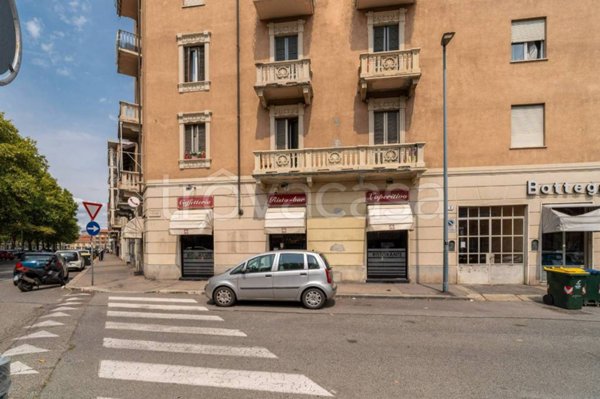 negozio in vendita a Torino in zona Lucento
