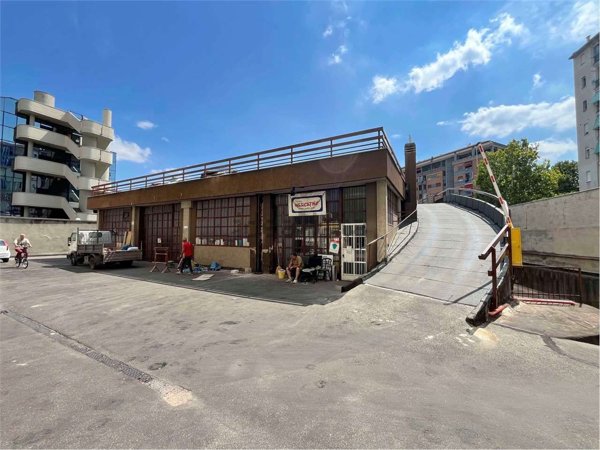 negozio in vendita a Torino in zona Borgo San Paolo