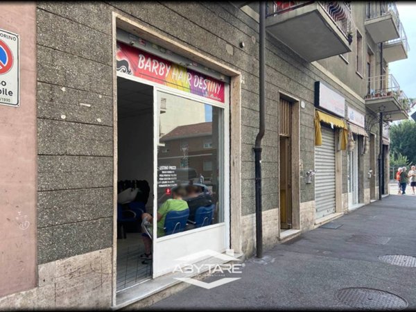 negozio in vendita a Torino in zona Mirafiori Sud