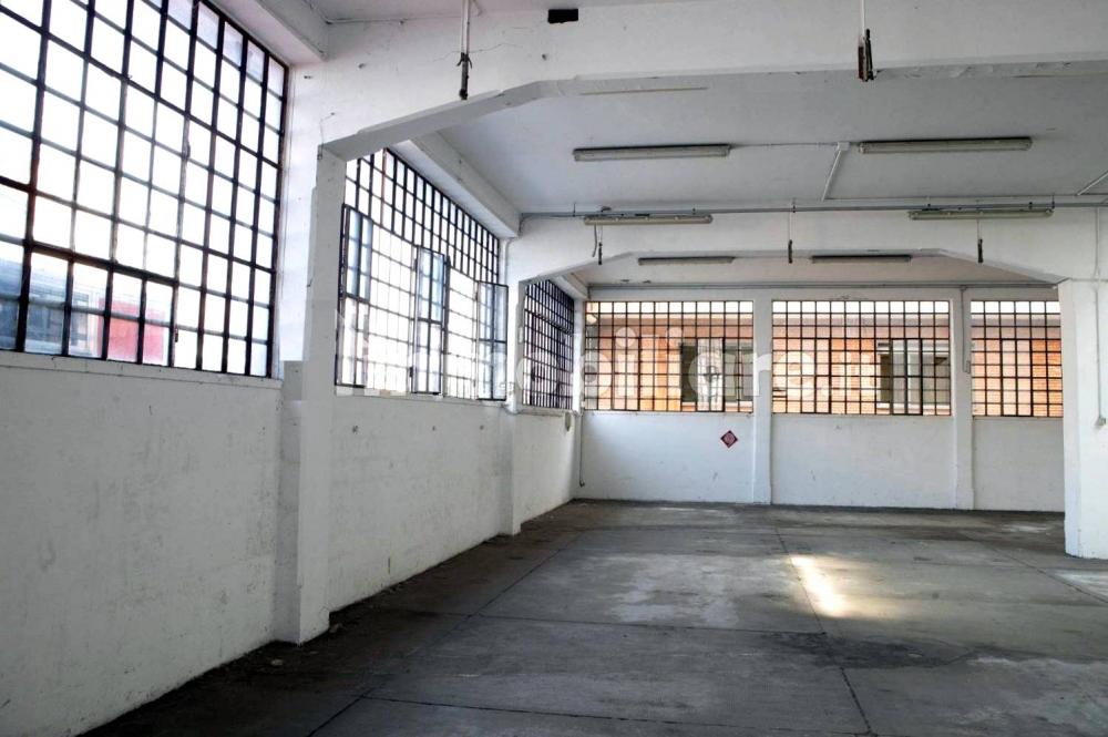 capannone in vendita a Torino in zona Lucento