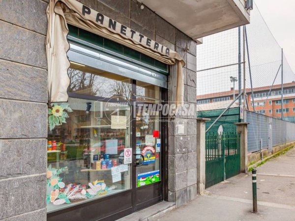 negozio in vendita a Torino in zona Lucento