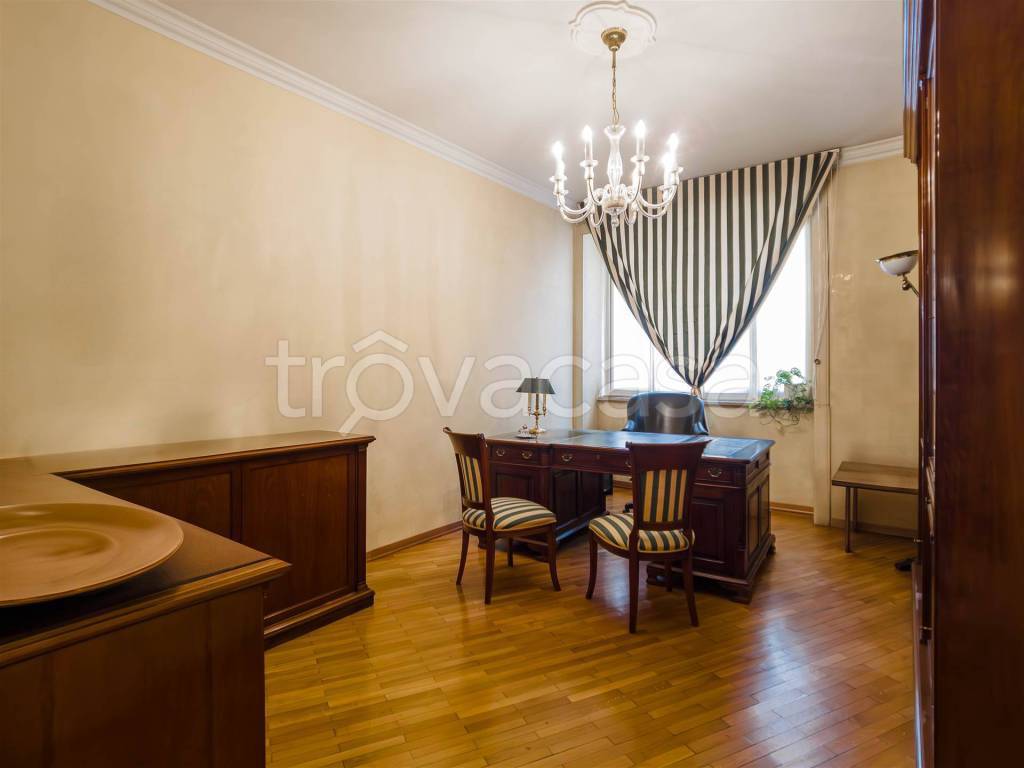ufficio in vendita a Torino in zona Cit Turin