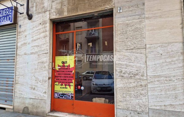 negozio in vendita a Torino in zona Santa Rita