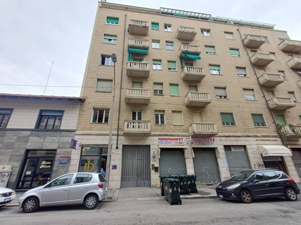 negozio in vendita a Torino in zona Lingotto
