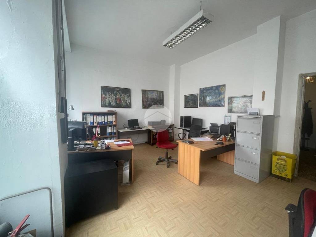 negozio in vendita a Torino in zona Borgata Vittoria