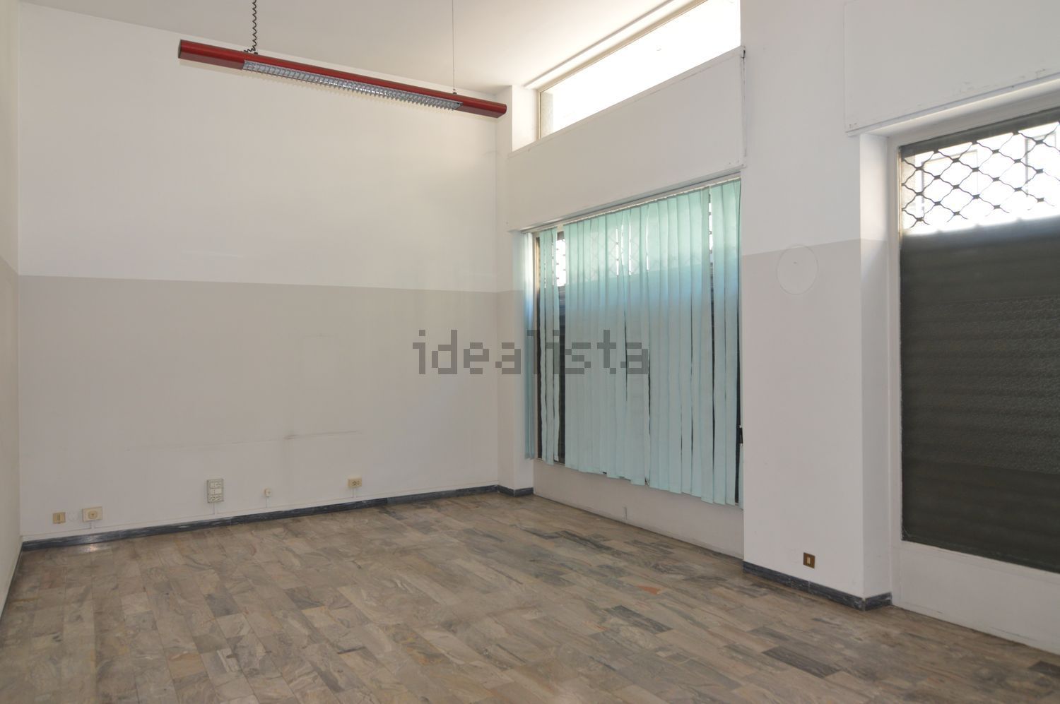 locale commerciale in vendita a Torino in zona Lingotto