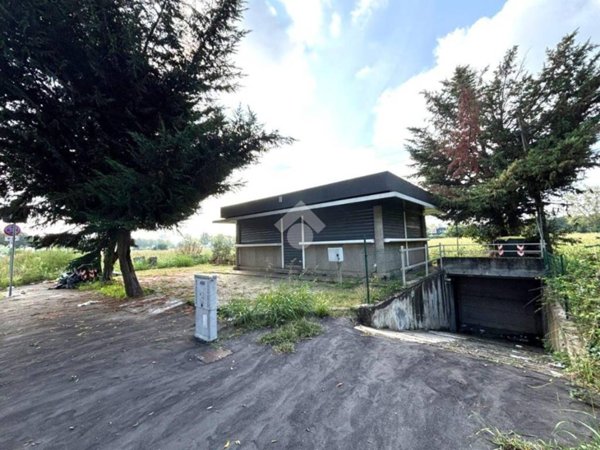 negozio in vendita a Torino in zona Madonna di Campagna