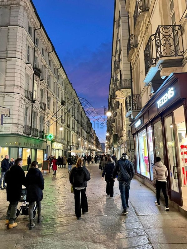 negozio in vendita a Torino in zona Centro Storico
