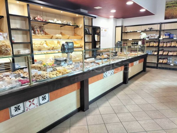 negozio in vendita a Torino in zona Parella