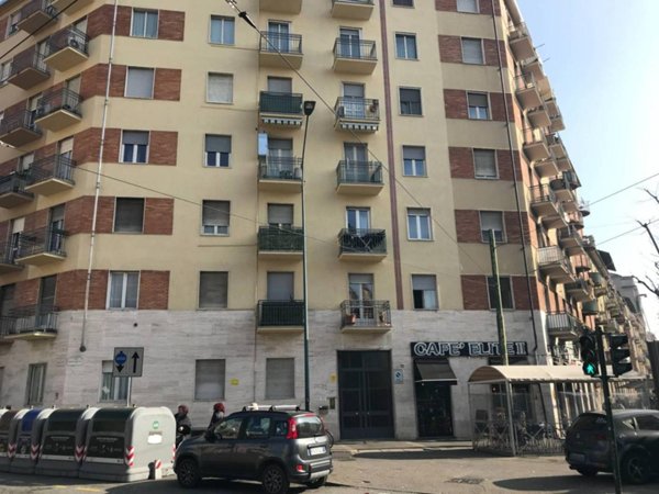 negozio in vendita a Torino in zona Borgata Vittoria