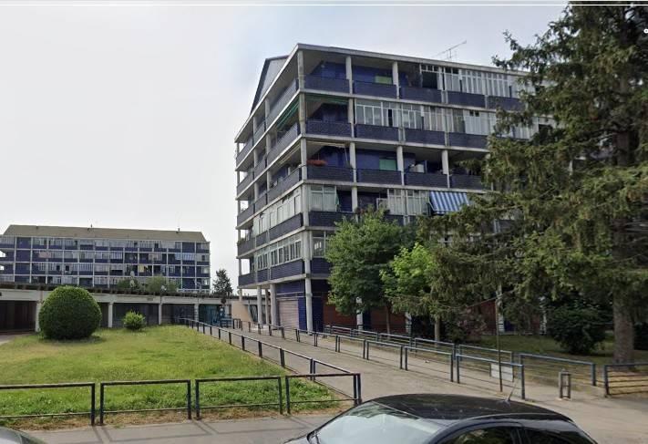 negozio in vendita a Torino in zona Mirafiori Sud