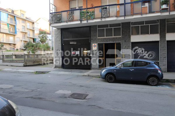 negozio in vendita a Torino in zona Barca