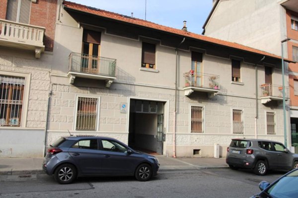 negozio in vendita a Torino in zona Regio Parco