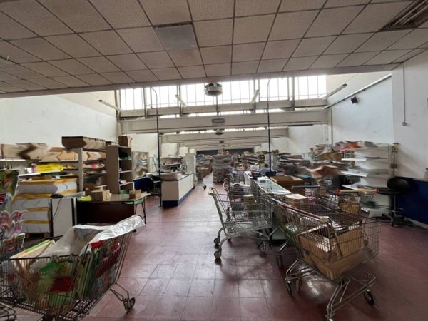 negozio in vendita a Torino in zona Barca