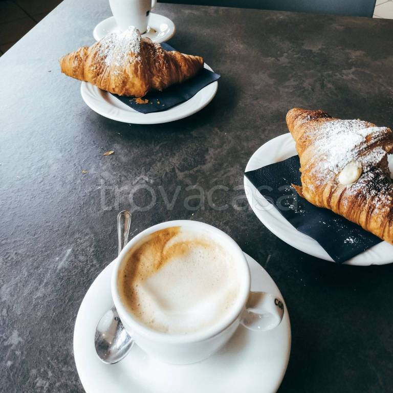 negozio in vendita a Torino in zona Cenisia