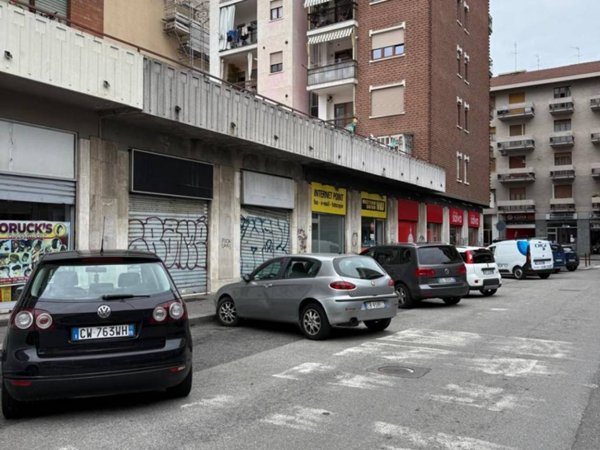 negozio in vendita a Torino in zona Barriera di Milano
