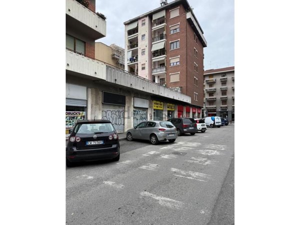 negozio in vendita a Torino in zona Barriera di Milano
