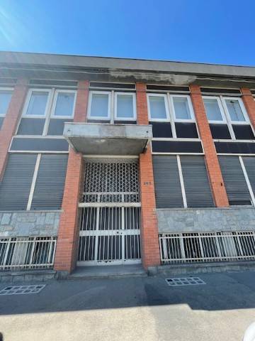 negozio in vendita a Torino in zona Lucento