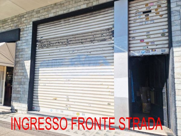 negozio in vendita a Torino in zona Parella