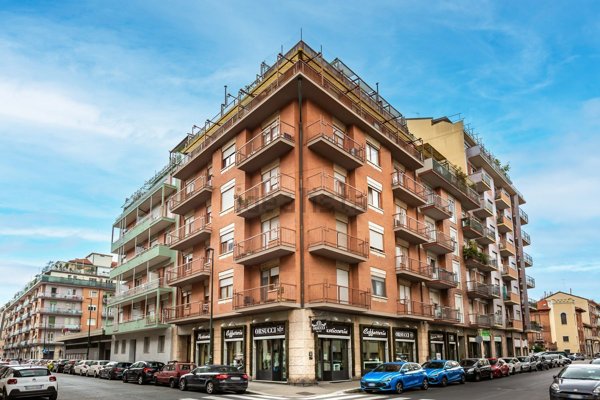 locale commerciale in vendita a Torino in zona Parella