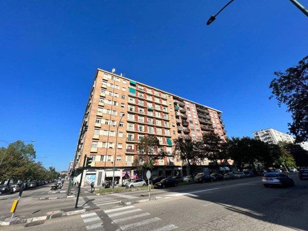 appartamento in vendita a Torino in zona Lingotto