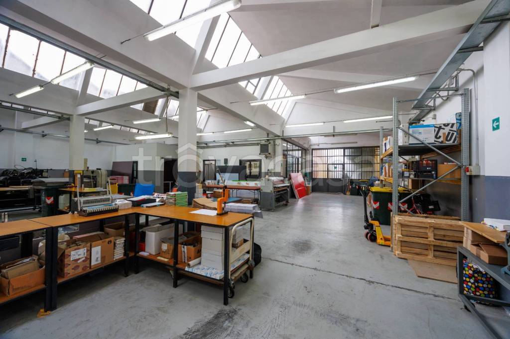 locale commerciale in vendita a Torino in zona Barriera di Milano