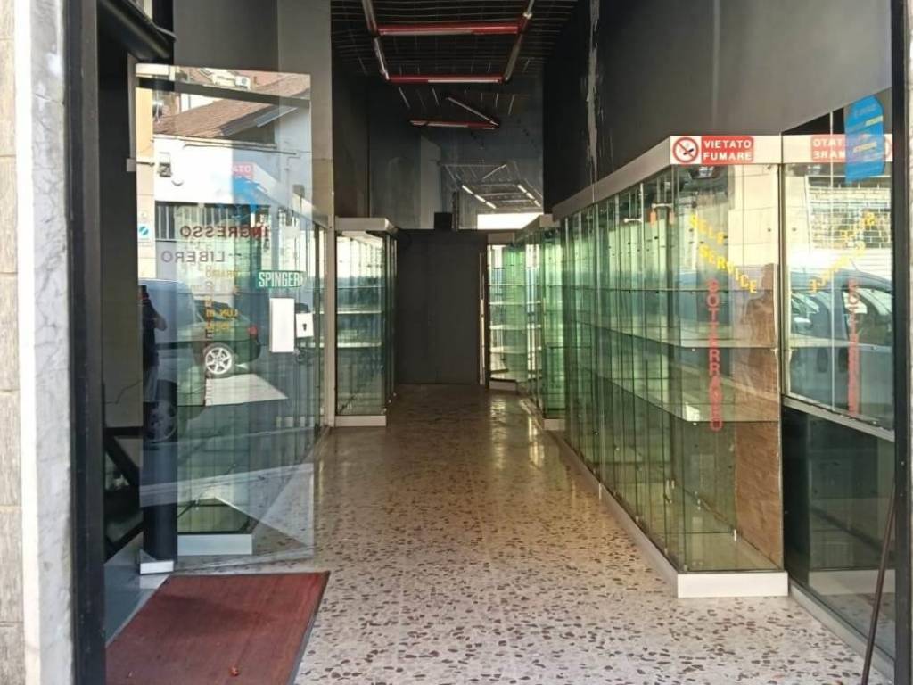 negozio in vendita a Torino in zona Parella