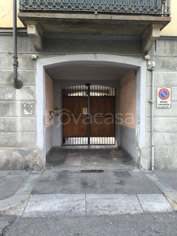 locale commerciale in vendita a Torino in zona Barriera di Milano