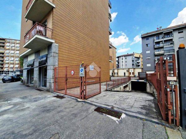 locale commerciale in vendita a Torino in zona Santa Rita
