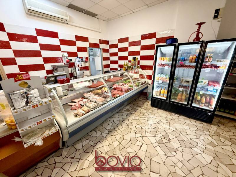 locale commerciale in vendita a Torino in zona Barriera di Milano
