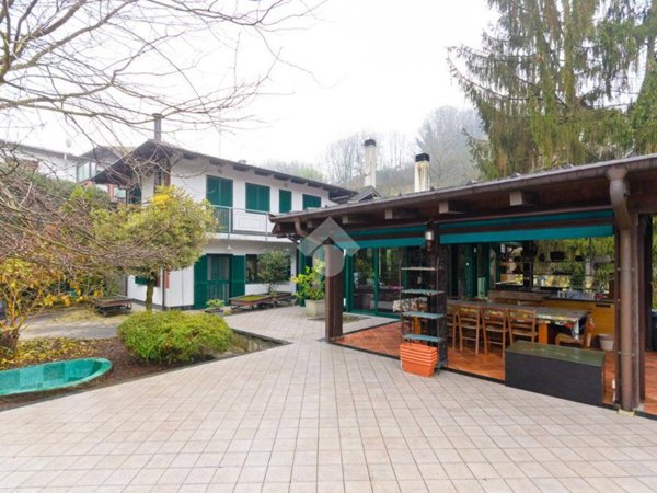 casa indipendente in vendita a Torino in zona Rosa