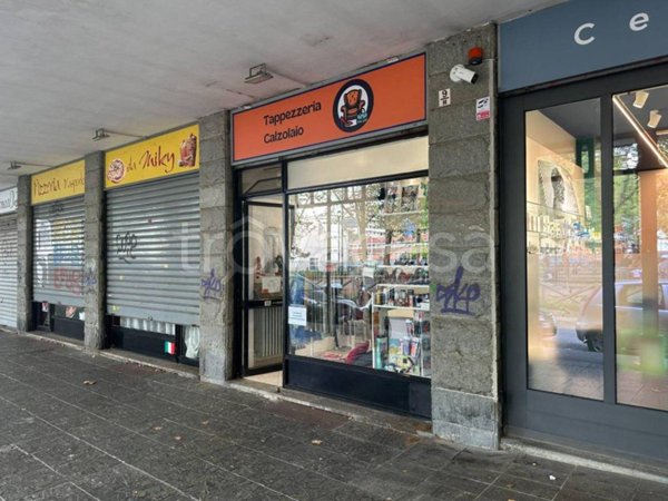 negozio in vendita a Torino in zona Mirafiori Sud